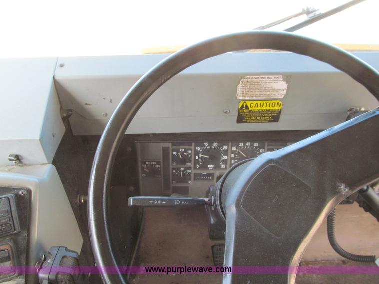 image for item K6252 2003 International 3800 school bus