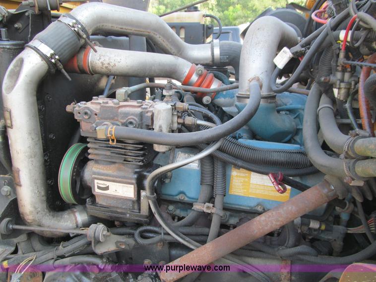 image for item K6252 2003 International 3800 school bus