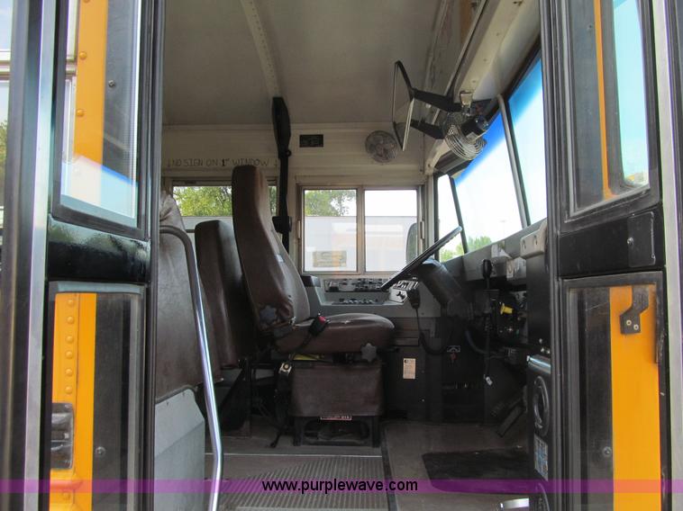 image for item K6253 2003 International 3800 school bus