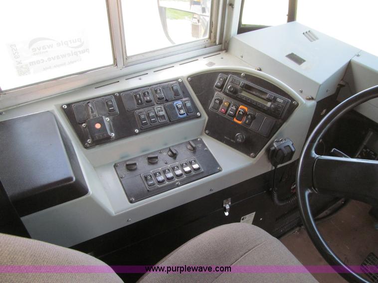 image for item K6253 2003 International 3800 school bus