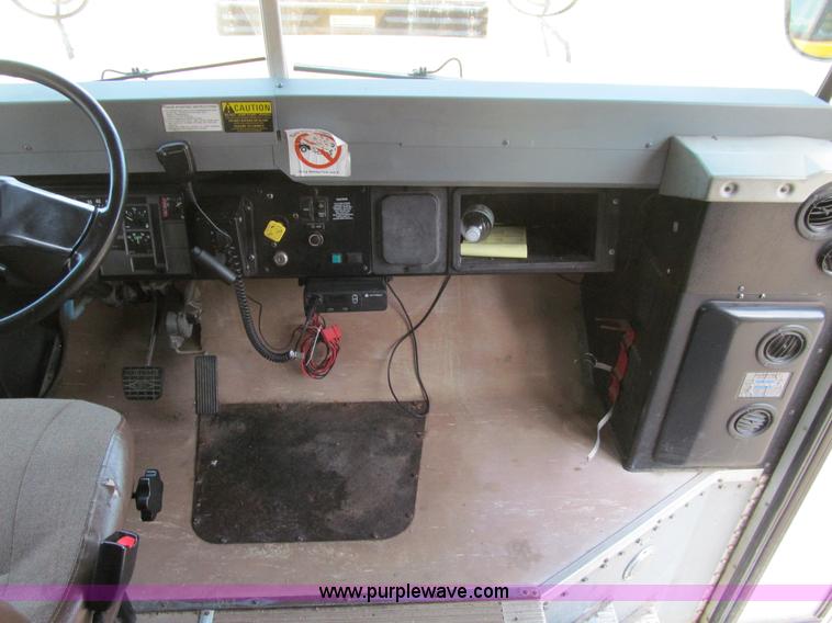 image for item K6253 2003 International 3800 school bus