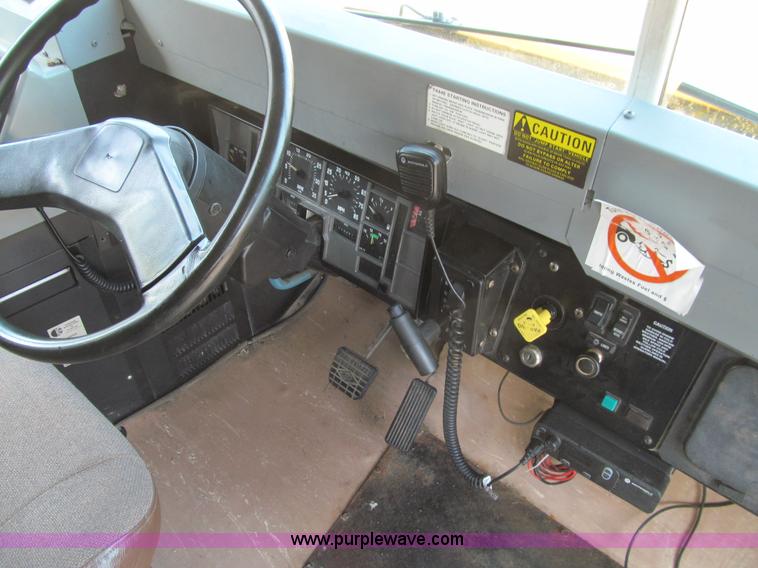 image for item K6253 2003 International 3800 school bus
