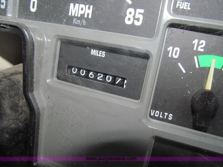 image for item K6253 2003 International 3800 school bus