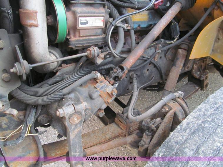 image for item K6253 2003 International 3800 school bus