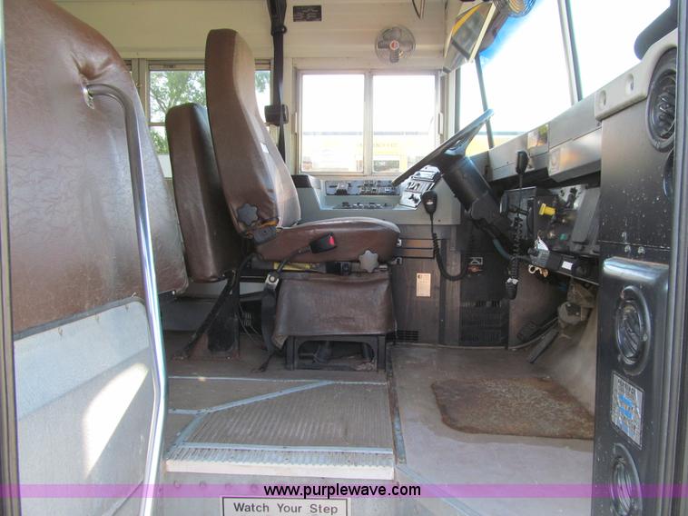 image for item K6254 2003 International 3800 school bus