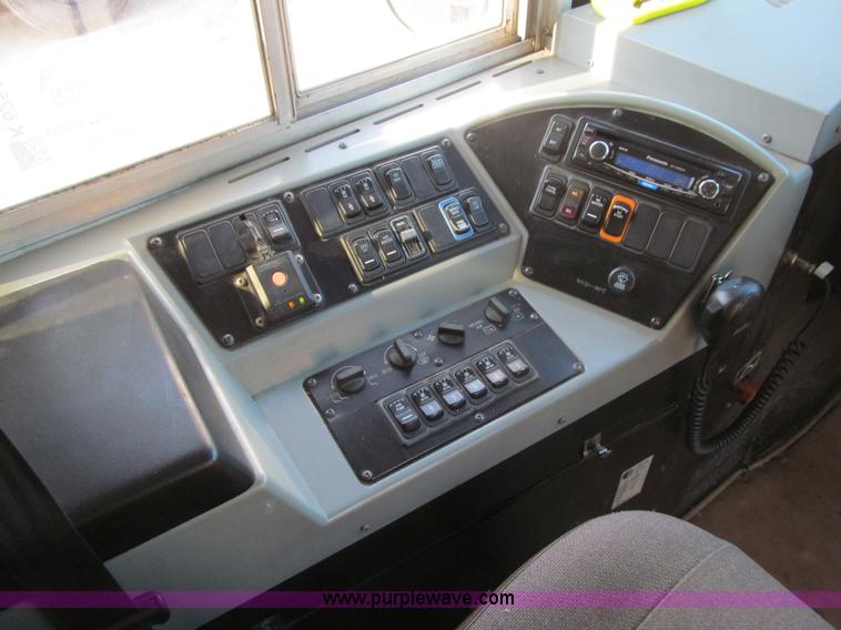 image for item K6254 2003 International 3800 school bus