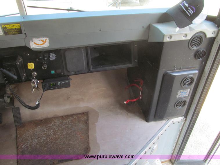 image for item K6254 2003 International 3800 school bus