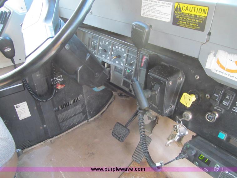 image for item K6254 2003 International 3800 school bus