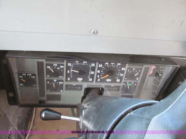 image for item K6254 2003 International 3800 school bus