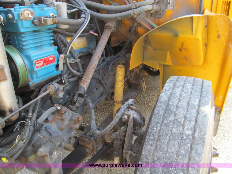 image for item K6254 2003 International 3800 school bus