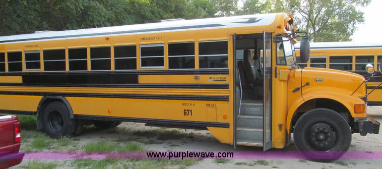 image for item K6255 2003 International 3800 school bus
