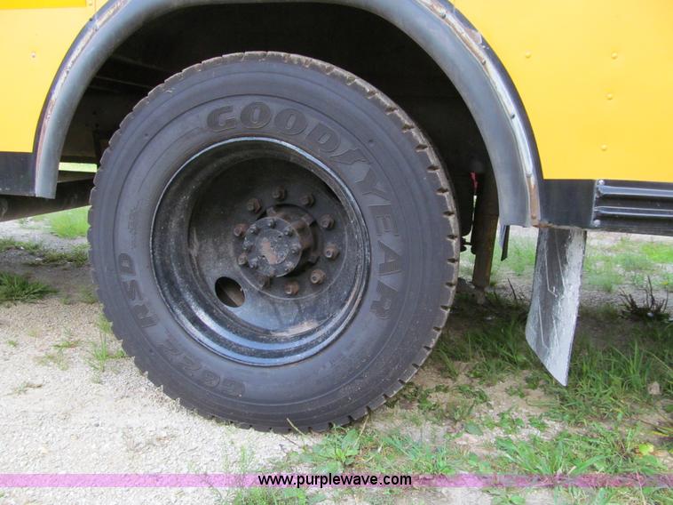 image for item K6255 2003 International 3800 school bus