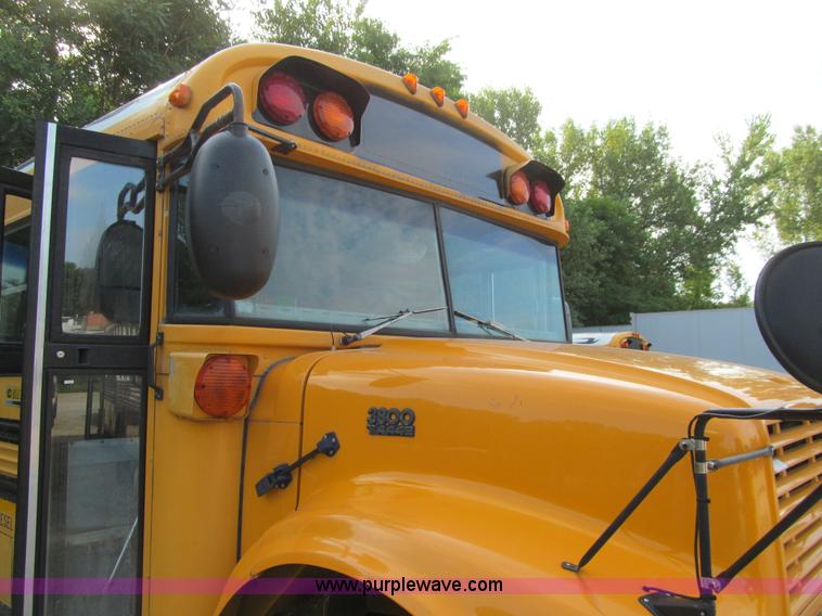 image for item K6255 2003 International 3800 school bus