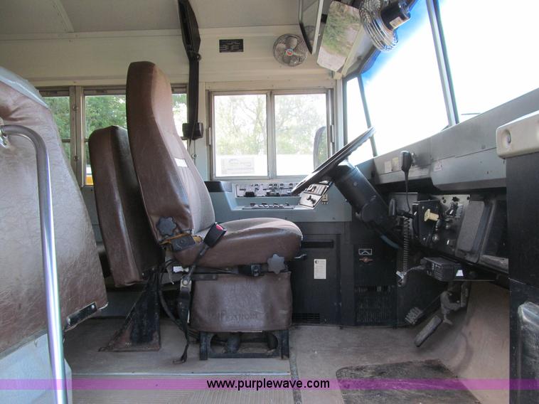 image for item K6255 2003 International 3800 school bus