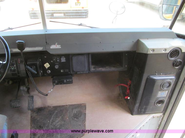 image for item K6255 2003 International 3800 school bus