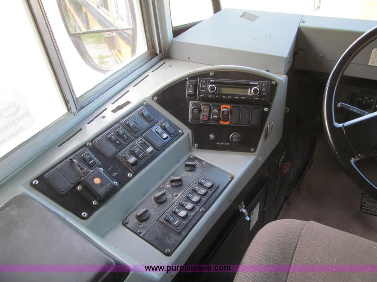 image for item K6255 2003 International 3800 school bus