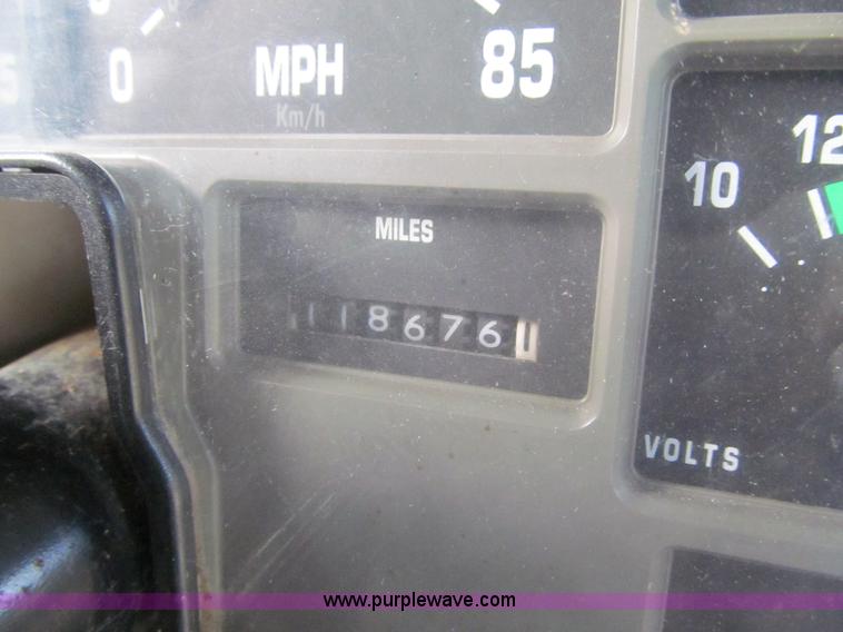 image for item K6255 2003 International 3800 school bus