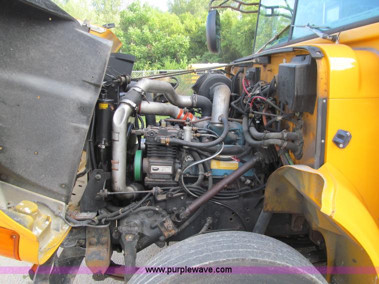 image for item K6255 2003 International 3800 school bus