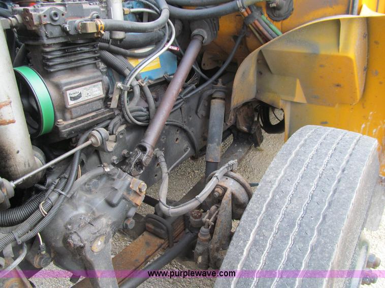 image for item K6255 2003 International 3800 school bus