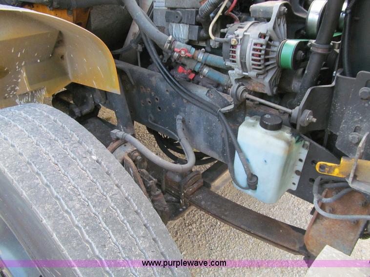 image for item K6255 2003 International 3800 school bus