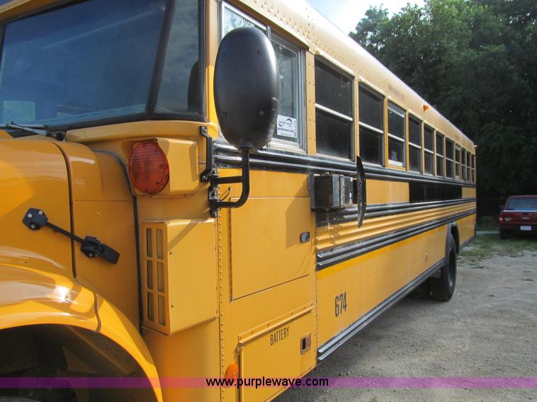 image for item K6256 2003 International 3800 school bus