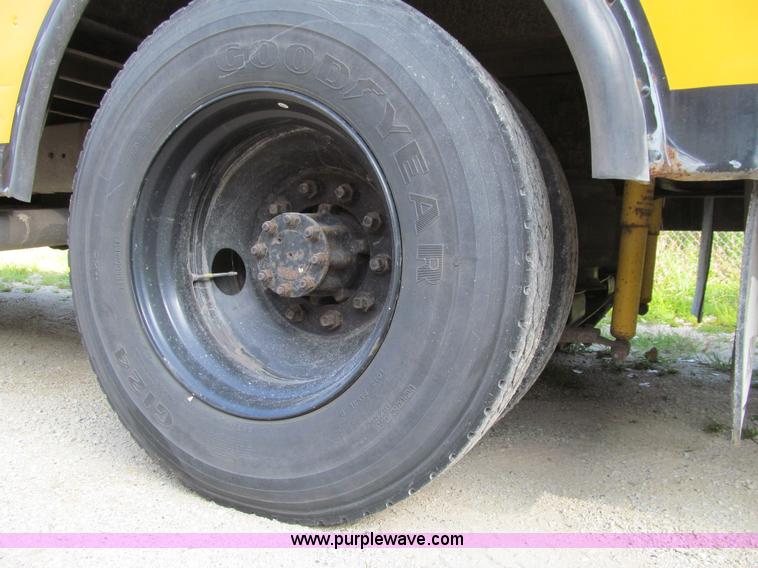 image for item K6256 2003 International 3800 school bus