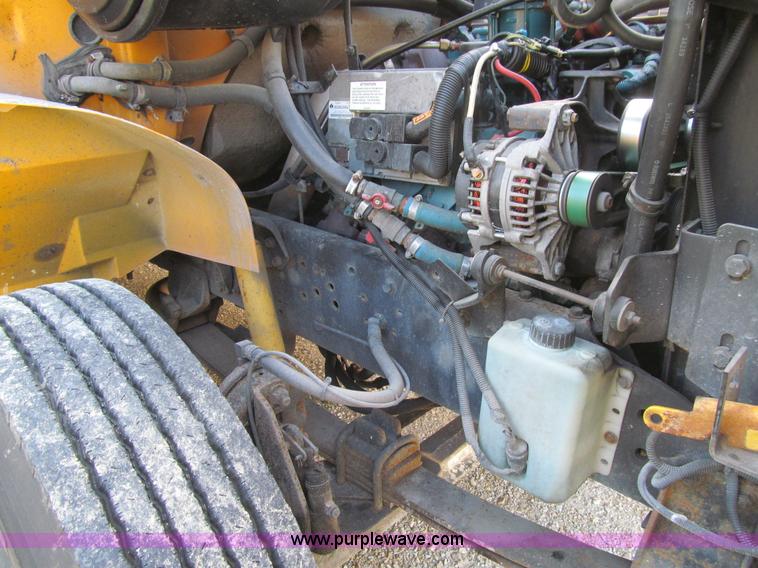 image for item K6256 2003 International 3800 school bus