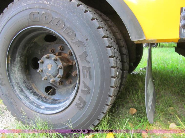 image for item K6257 2005 Freightliner FS65 school bus