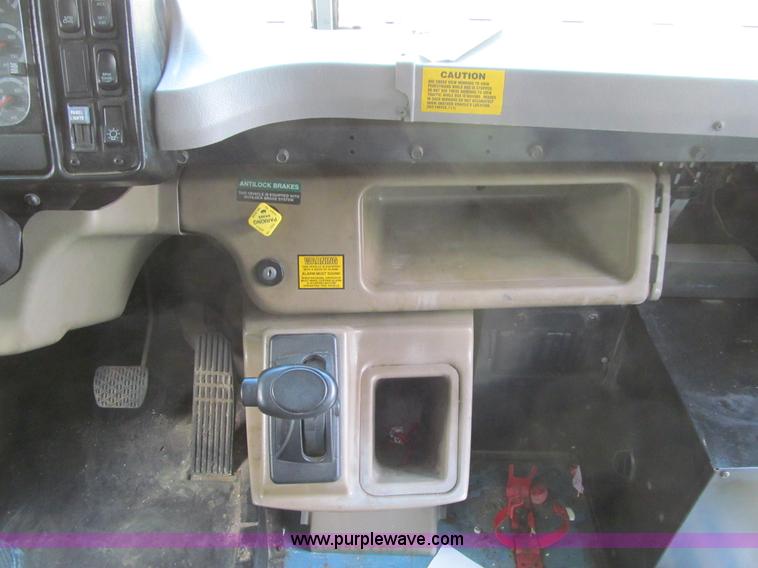 image for item K6257 2005 Freightliner FS65 school bus