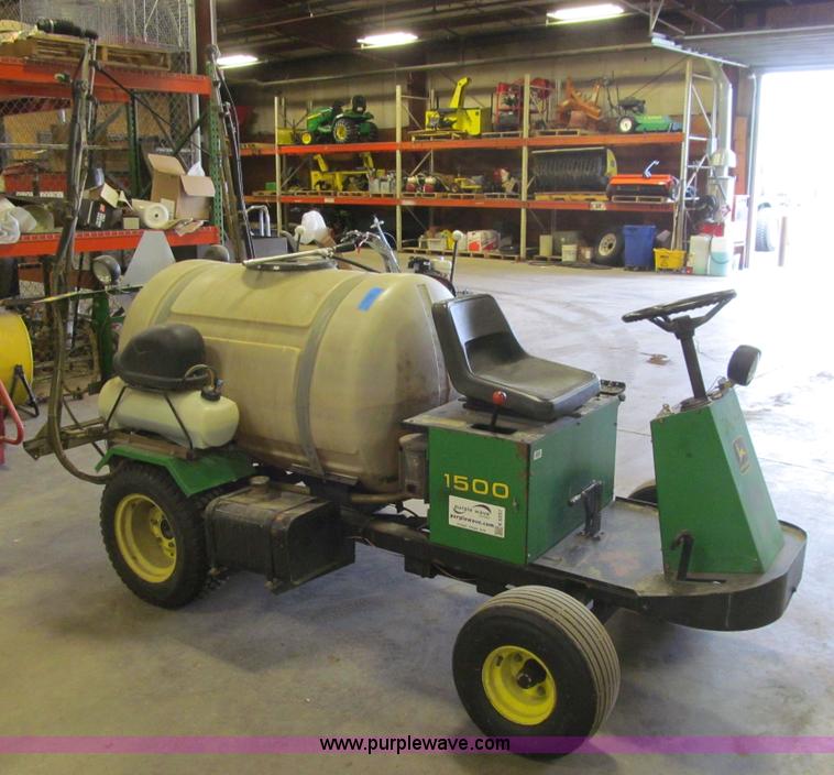 image for item K6297 John Deere 1500 self-propelled sprayer