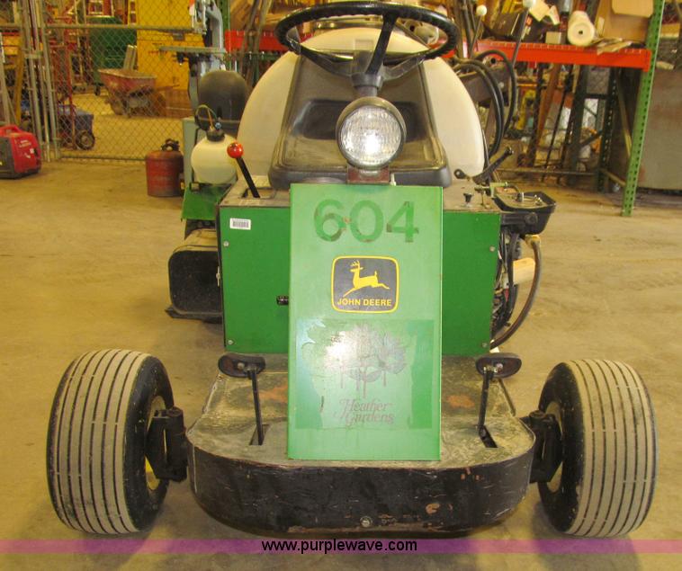 image for item K6297 John Deere 1500 self-propelled sprayer