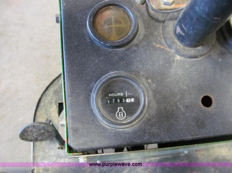 image for item K6297 John Deere 1500 self-propelled sprayer