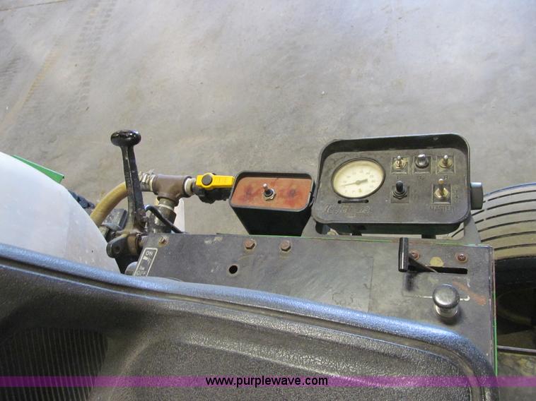 image for item K6297 John Deere 1500 self-propelled sprayer