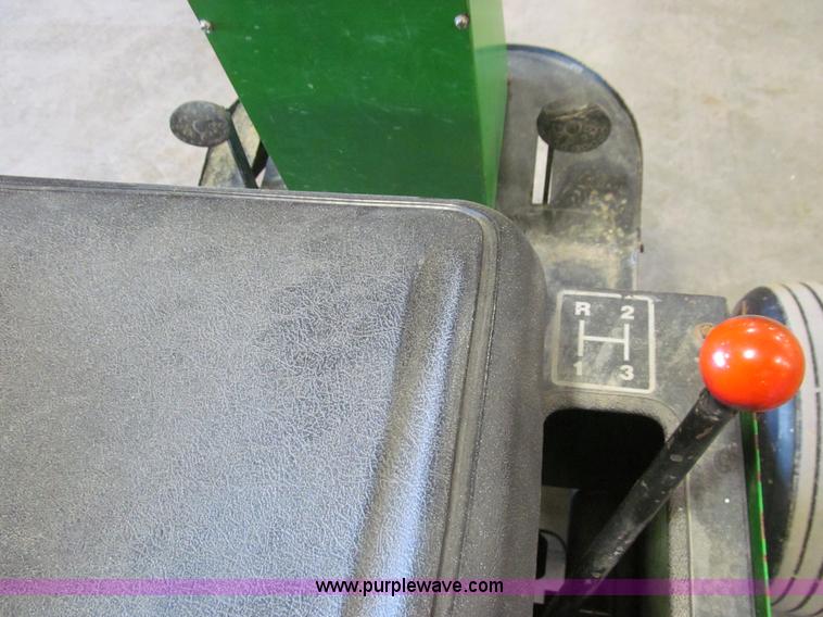 image for item K6297 John Deere 1500 self-propelled sprayer