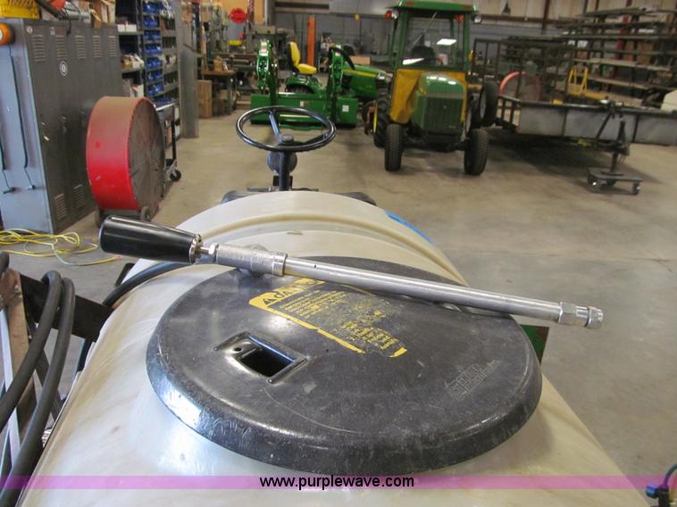 image for item K6297 John Deere 1500 self-propelled sprayer