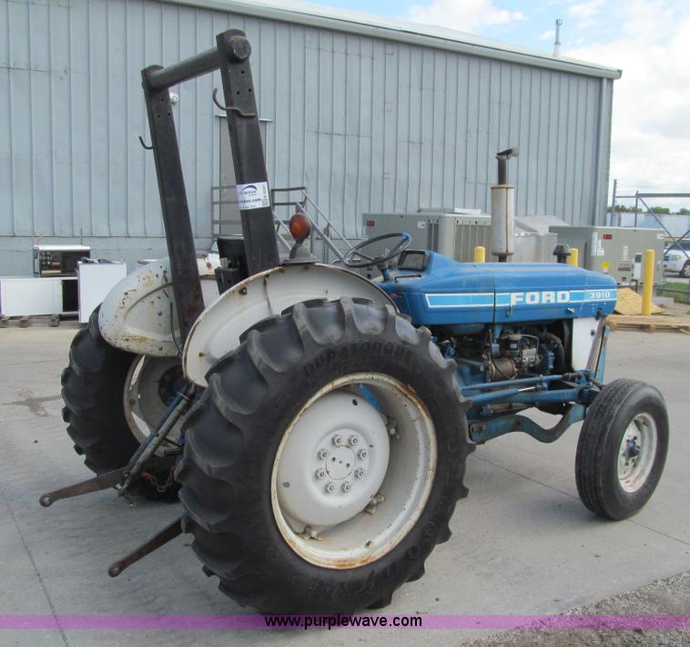 image for item K6331 1983 Ford 3910 tractor