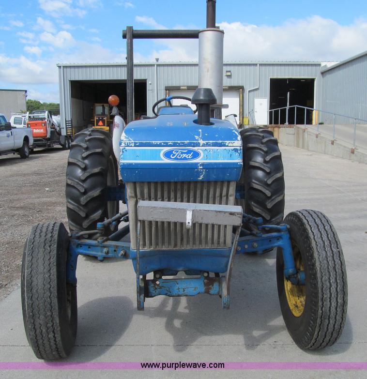 image for item K6331 1983 Ford 3910 tractor