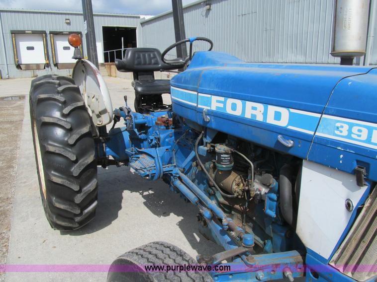 image for item K6331 1983 Ford 3910 tractor