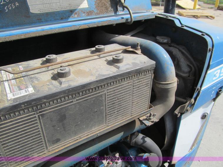 image for item K6331 1983 Ford 3910 tractor