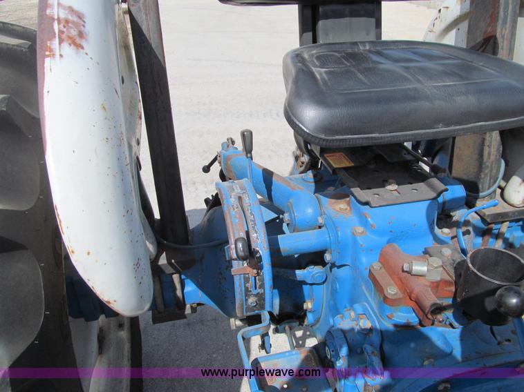 image for item K6331 1983 Ford 3910 tractor