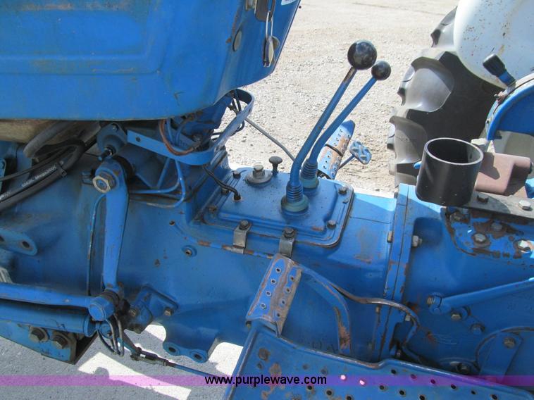 image for item K6331 1983 Ford 3910 tractor