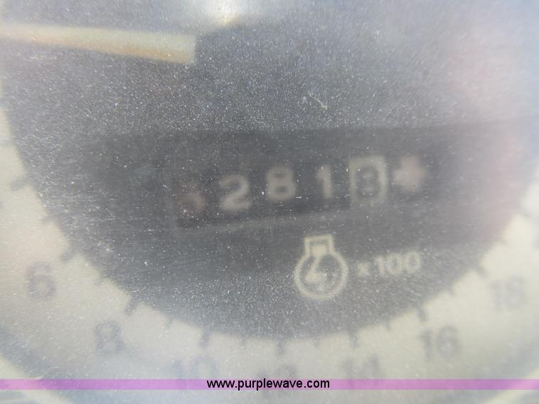 image for item K6331 1983 Ford 3910 tractor