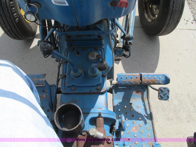 image for item K6331 1983 Ford 3910 tractor