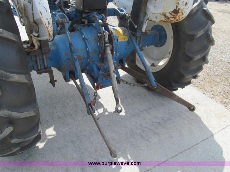 image for item K6331 1983 Ford 3910 tractor