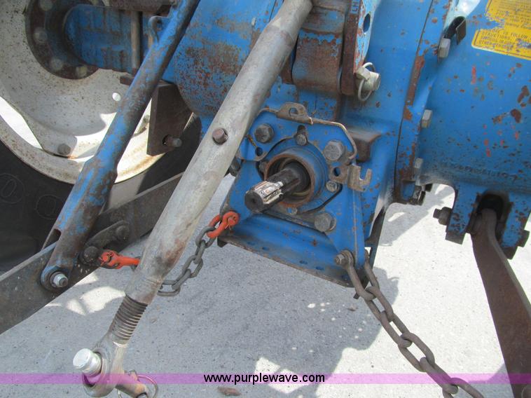 image for item K6331 1983 Ford 3910 tractor