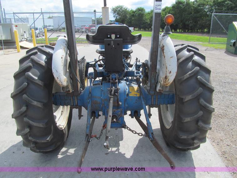 image for item K6331 1983 Ford 3910 tractor