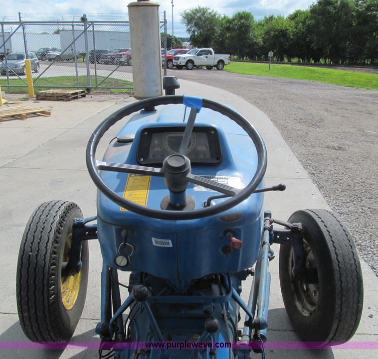 image for item K6331 1983 Ford 3910 tractor