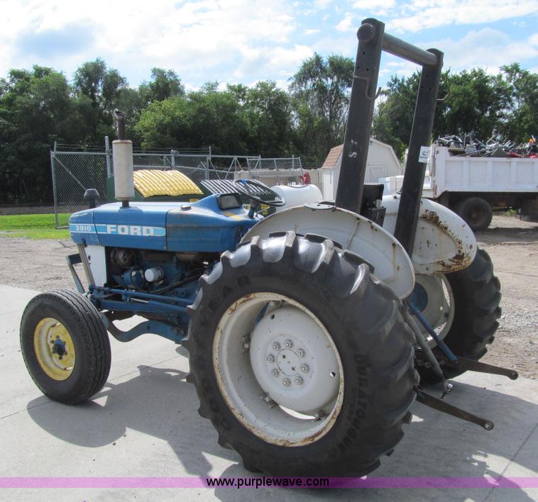 image for item K6331 1983 Ford 3910 tractor