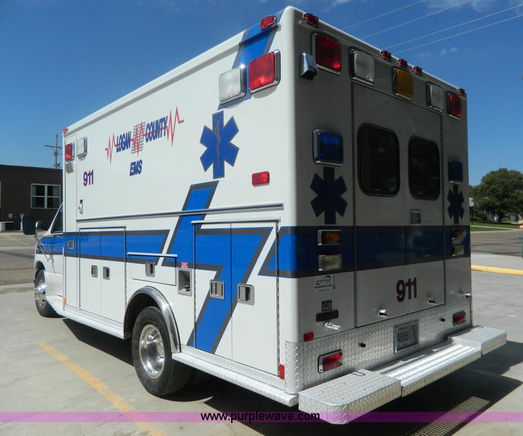image for item K8180 1999 Ford Econoline E450 ambulance