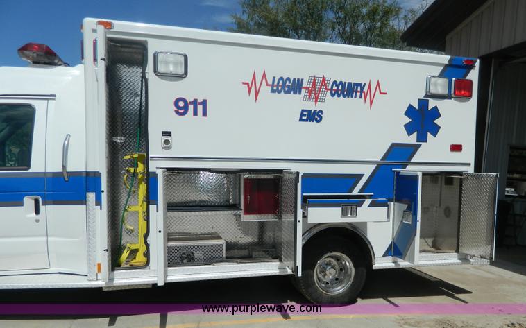 image for item K8180 1999 Ford Econoline E450 ambulance